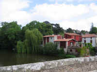 les tanneries au bord de l'eau.