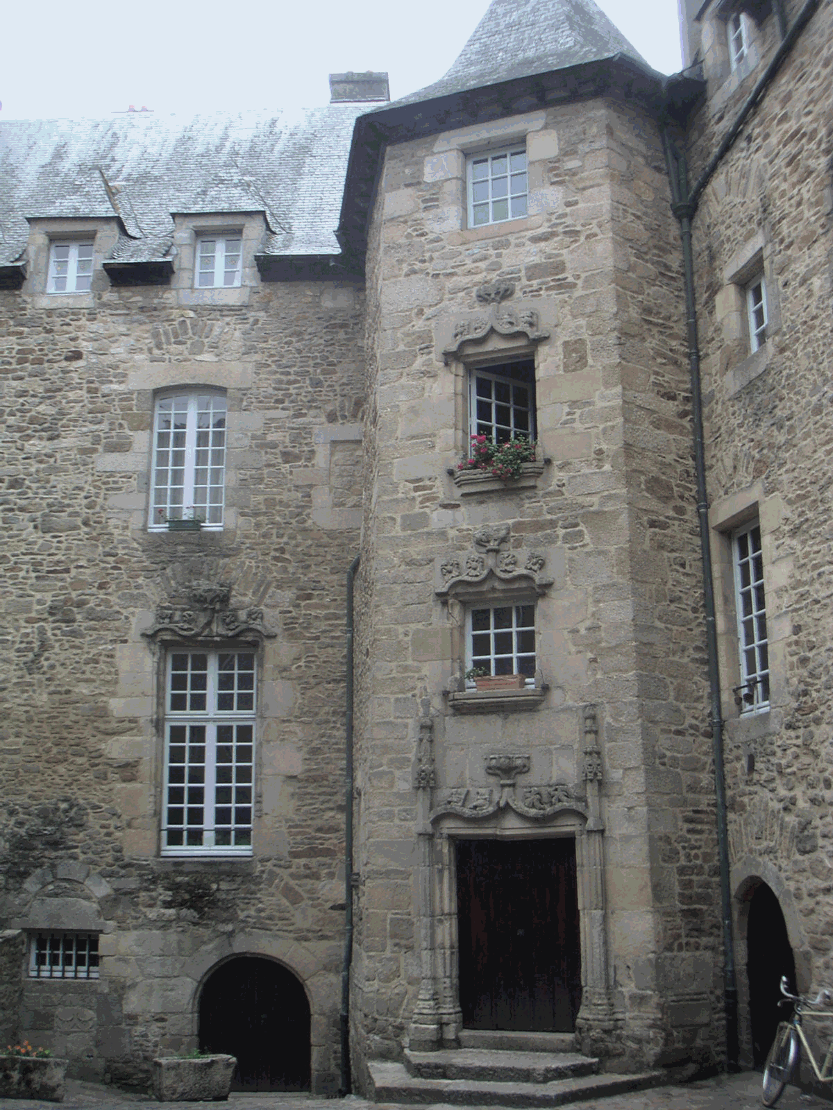 Faade intrieure du manoir de Beaumanoir