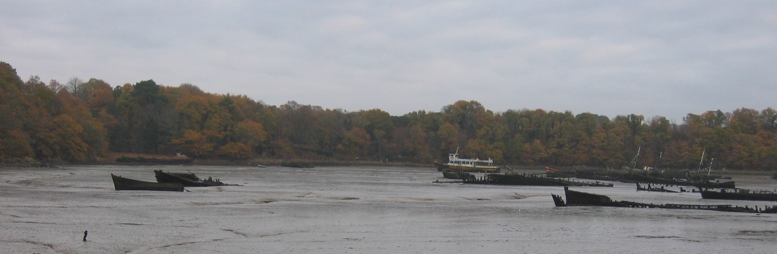 L'anse de Kerhervy et le cimetière à bateaux.