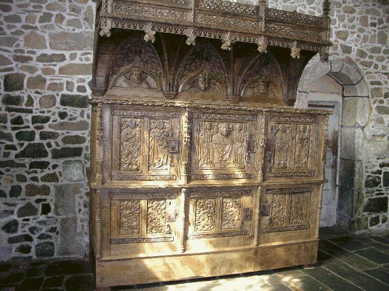 Un meuble très ouvragé, fin du gthique flamboyant, dans le transept sud (Gallimard, p.366)